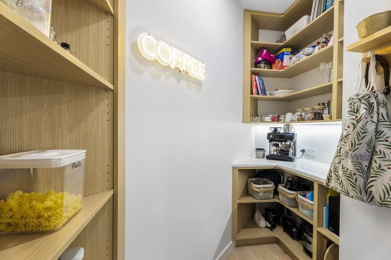 Photo of property in 6 Dorchester Place, Orewa, 0931