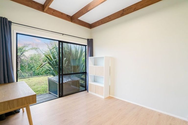 Photo of property in 12 Victory Road, Laingholm, Auckland, 0604