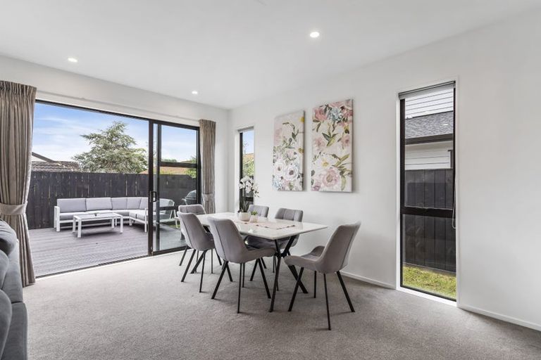 Photo of property in 10 Huaota Place, Botany Downs, Auckland, 2010