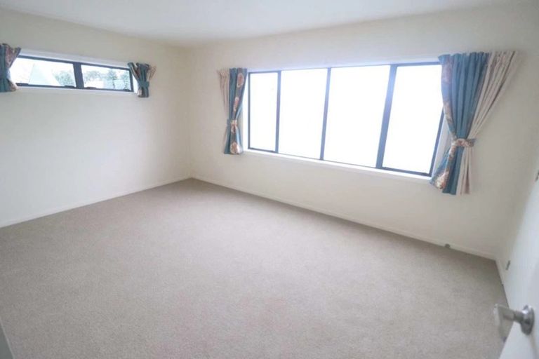Photo of property in Krisley Court, 1/6 Ambrico Place, New Lynn, Auckland, 0600