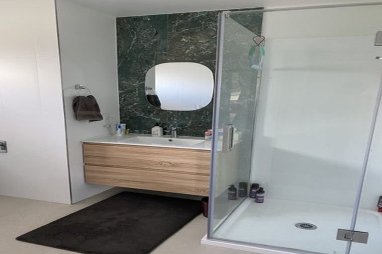 Photo of property in 2 Cooper Road, Stanmore Bay, Whangaparaoa, 0932