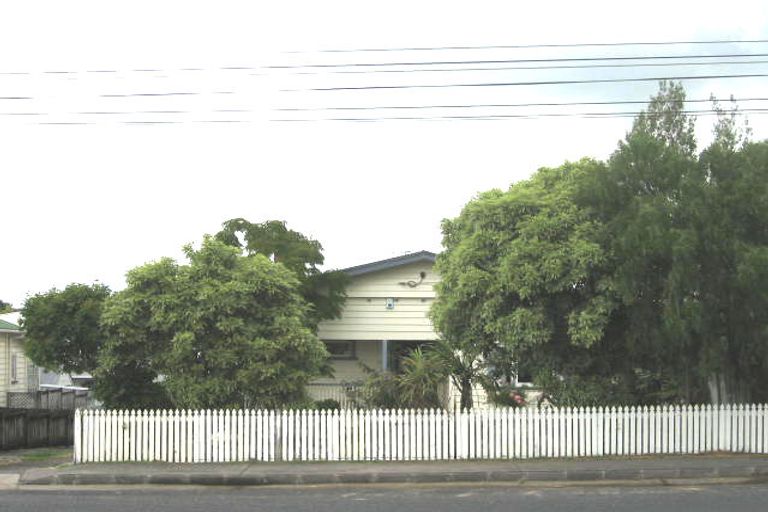 Photo of property in 1/52 Titirangi Road, New Lynn, Auckland, 0600