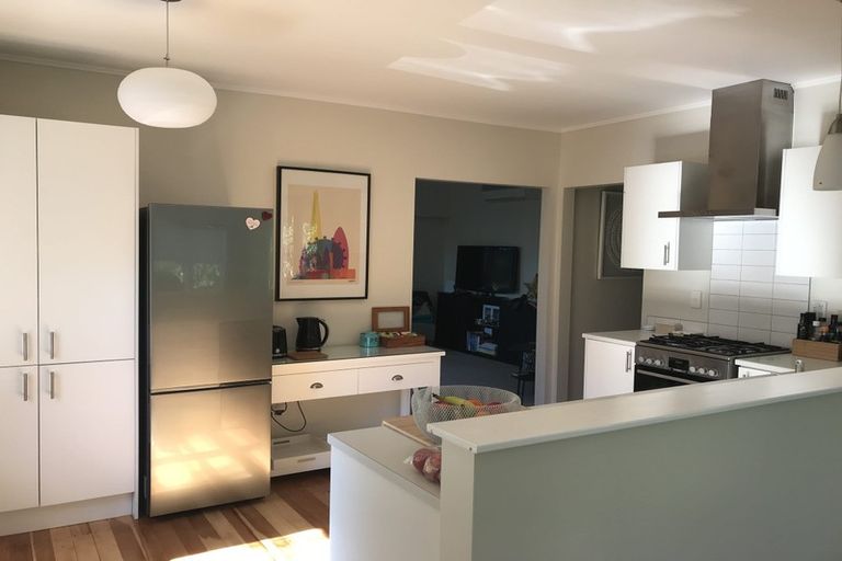 Photo of property in 26 Walton Avenue, Waikanae, 5036