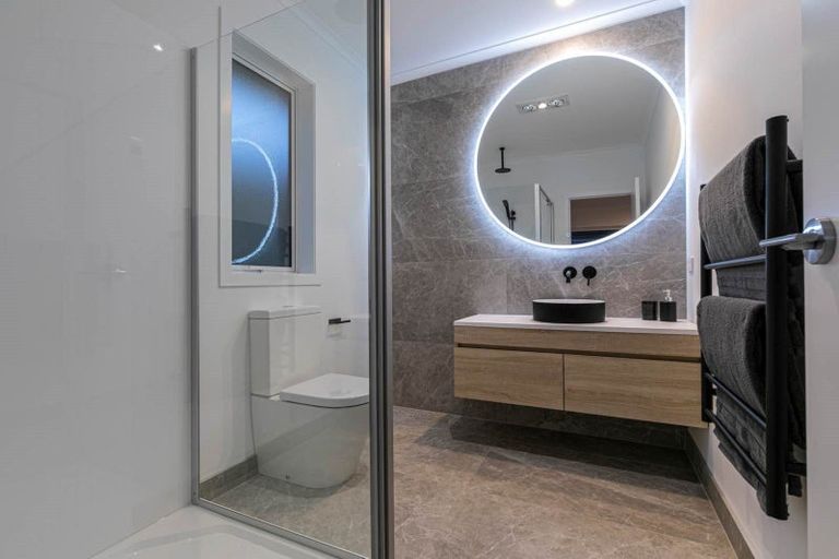 Photo of property in 7 Houpuni Road, Wainui, 0932