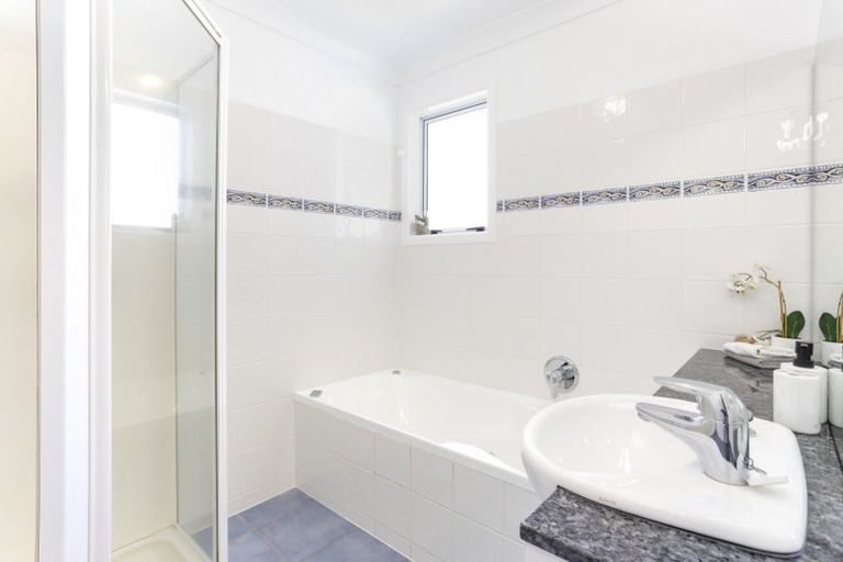 Photo of property in 3 Muir Avenue, Mangere Bridge, Auckland, 2022