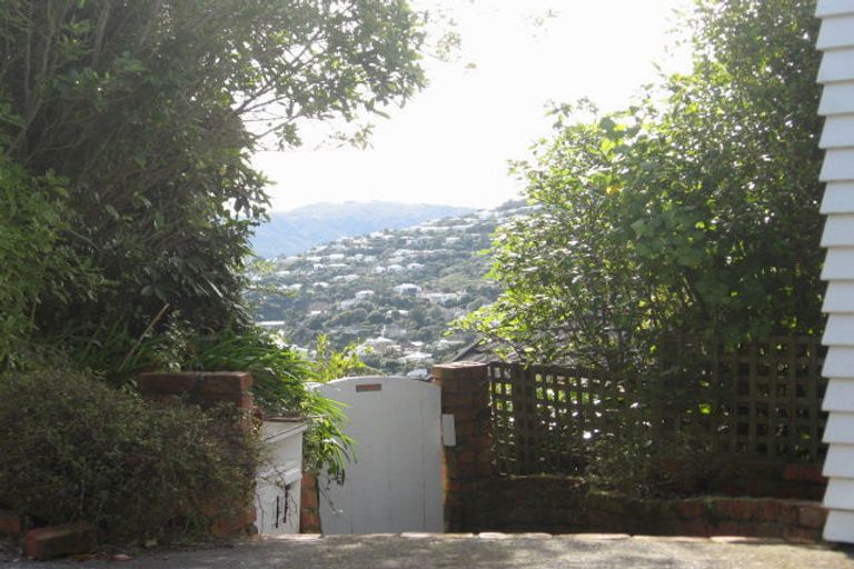 Photo of property in 11 Espin Crescent, Karori, Wellington, 6012