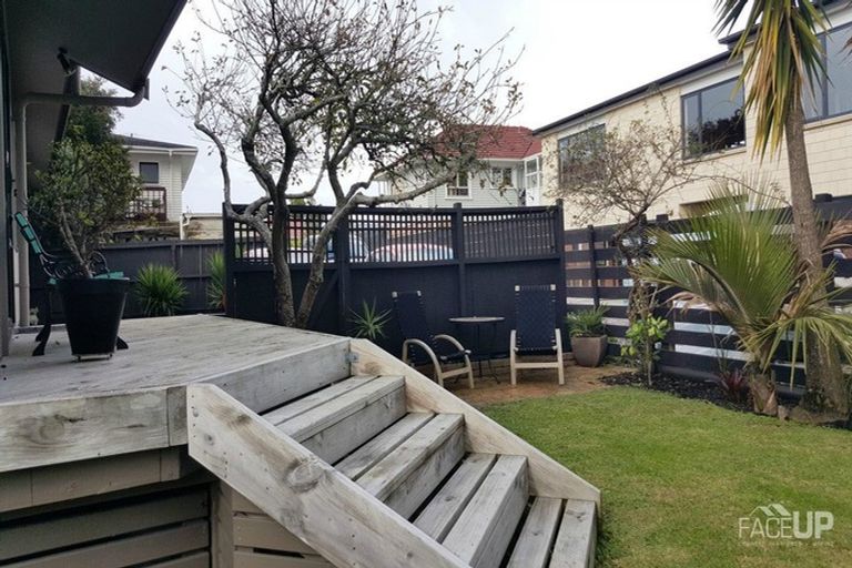 Photo of property in 1/302 Te Atatu Road, Te Atatu South, Auckland, 0610