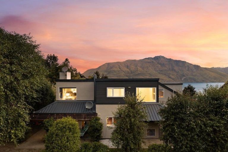 Photo of property in 1 Arawata Terrace, Fernhill, Queenstown, 9300