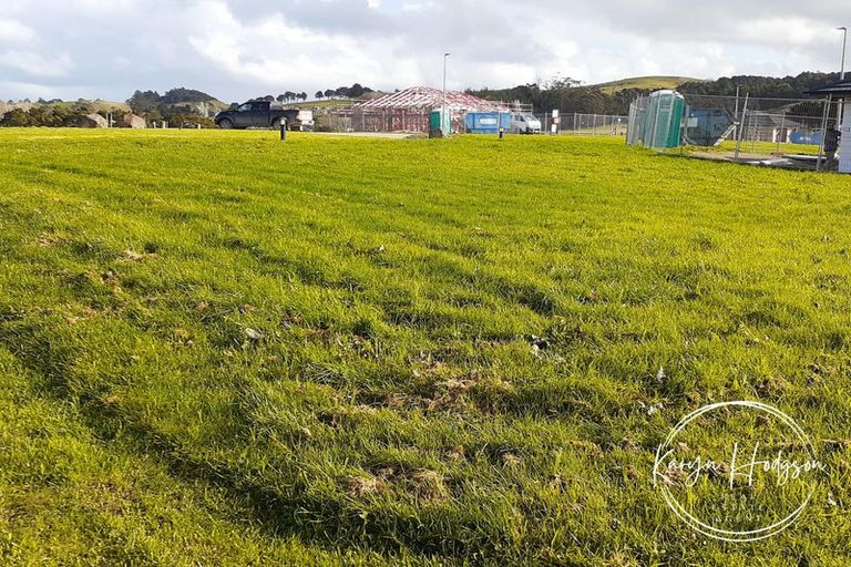 Photo of property in 11 Manaaki Circle, Paparoa, 0571