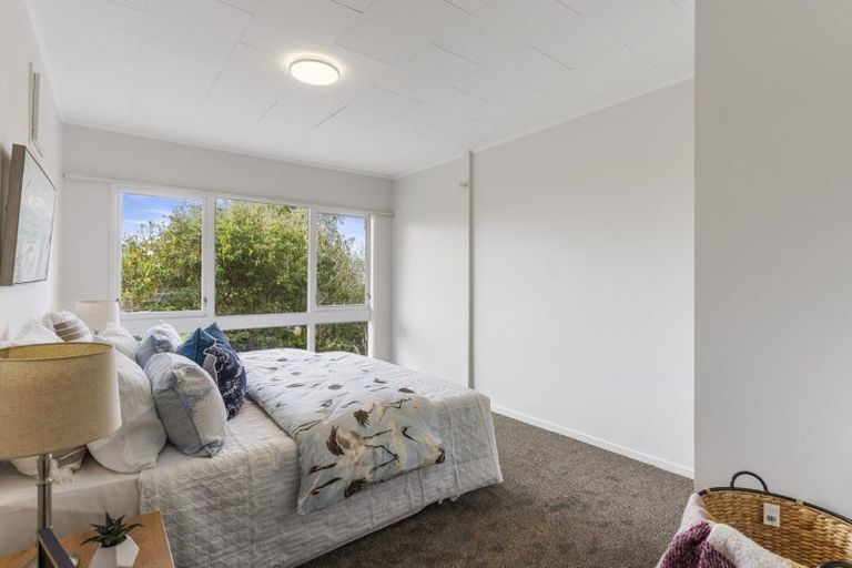 Photo of property in 35 Gretel Place, Hillcrest, Auckland, 0627
