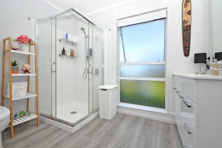 Photo of property in 33g Springs Road, Parakai, 0830