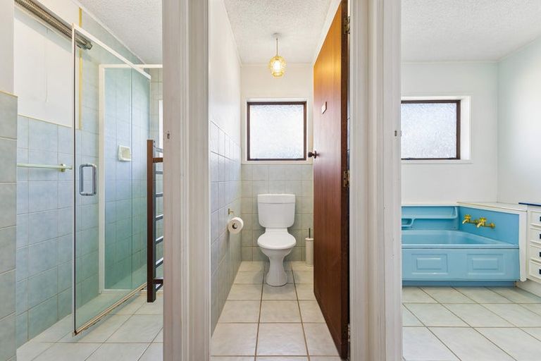 Photo of property in 33 Prince Regent Drive, Half Moon Bay, Auckland, 2012