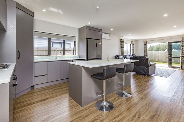 Photo of property in 18 Survila Street, Takanini, 2110