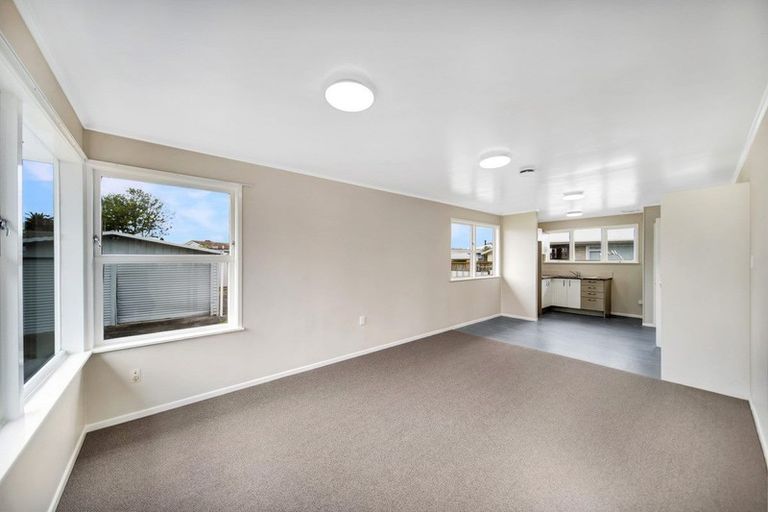 Photo of property in 19 Convair Crescent, Mangere, Auckland, 2022