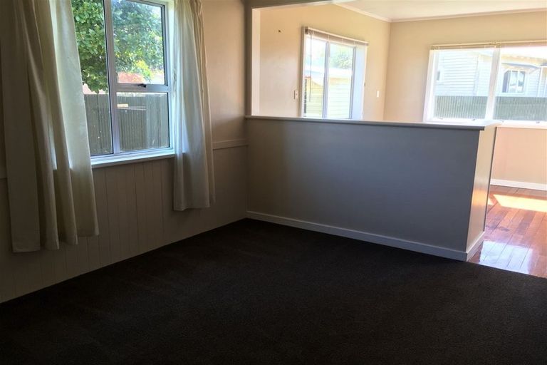 Photo of property in 184 Cornfoot Street, Castlecliff, Whanganui, 4501