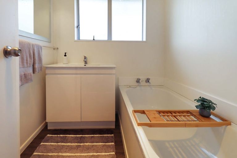 Photo of property in 35a Roband Crescent, Brown Owl, Upper Hutt, 5018