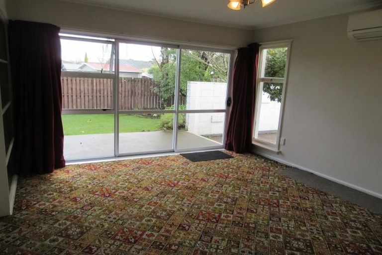 Photo of property in 33 Powell Crescent, Ilam, Christchurch, 8041