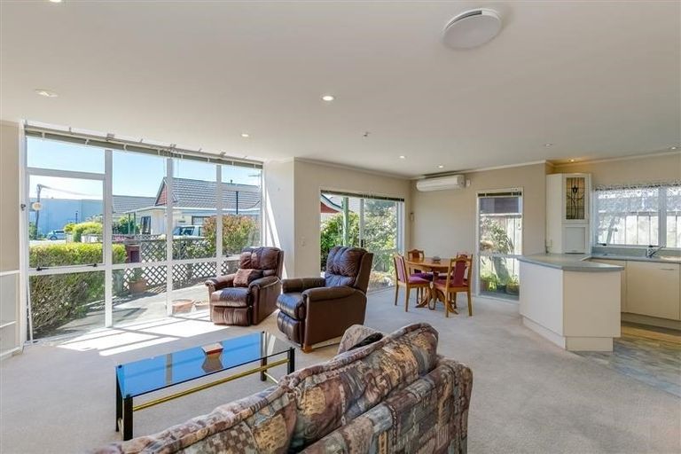 Photo of property in 10 Macalister Place, Miramar, Wellington, 6022