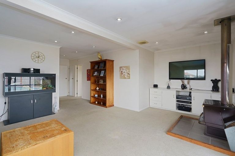 Photo of property in 14 Walton Road, Paraparaumu Beach, Paraparaumu, 5032