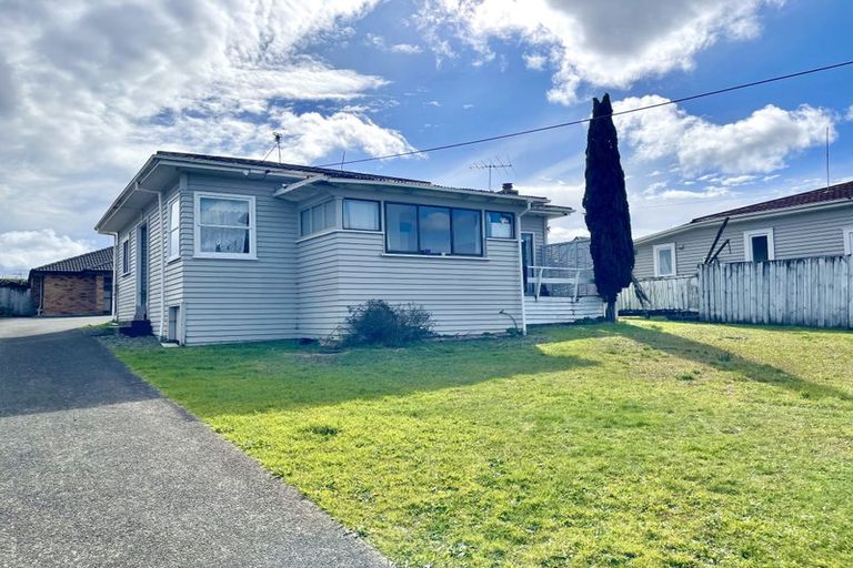 Photo of property in 34 Wattle Street, New Lynn, Auckland, 0600
