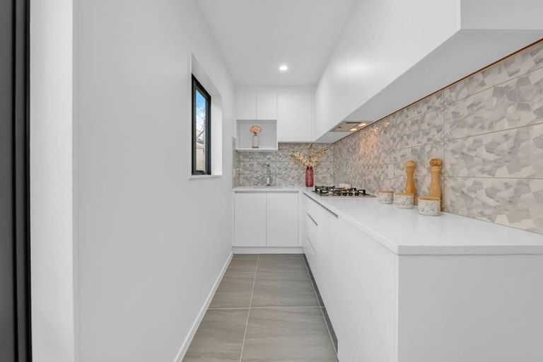 Photo of property in 84b Hutchinsons Road, Bucklands Beach, Auckland, 2014