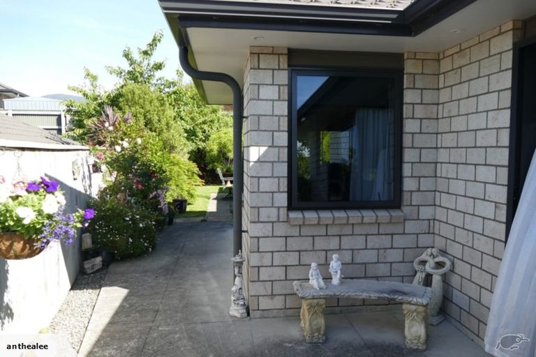 Photo of property in 8 Greenstone Grove, Brown Owl, Upper Hutt, 5018