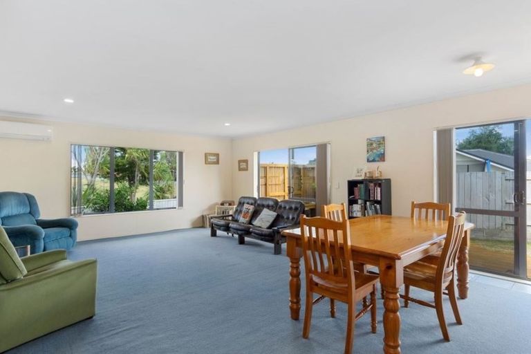 Photo of property in 62 Katerini Grove, Papamoa Beach, Papamoa, 3118