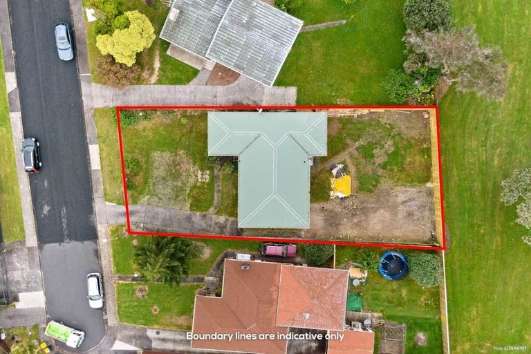 Photo of property in 34 Kirrie Avenue, Te Atatu South, Auckland, 0610