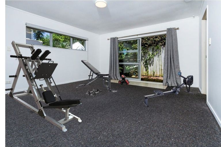 Photo of property in 6 Greville Road, Pinehill, Auckland, 0632