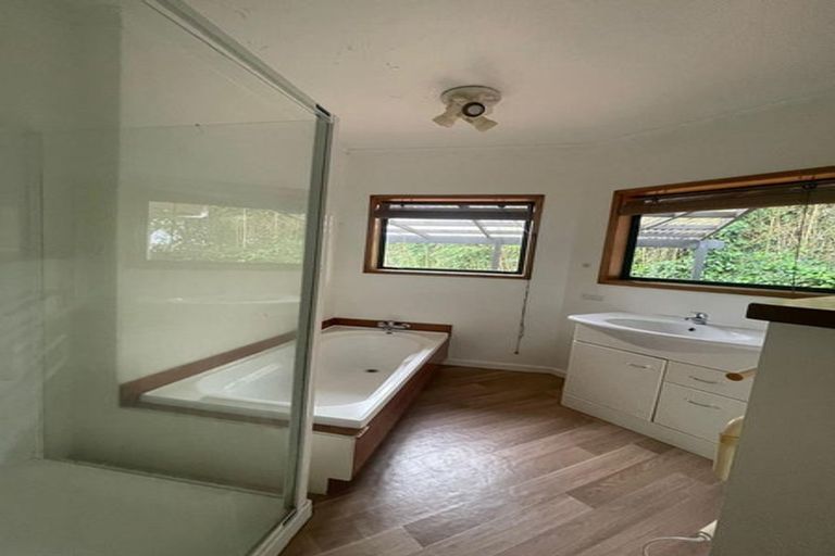 Photo of property in 62 Sylvan Crescent, Te Atatu South, Auckland, 0610