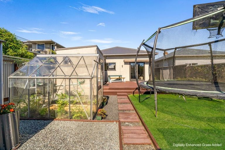 Photo of property in 8 Hargest Crescent, Saint Kilda, Dunedin, 9012