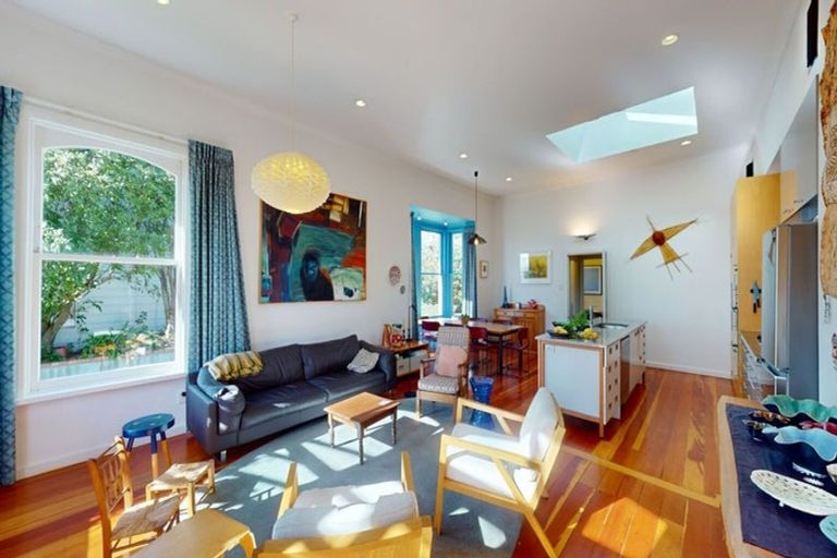 Photo of property in 23 Maarama Crescent, Aro Valley, Wellington, 6021