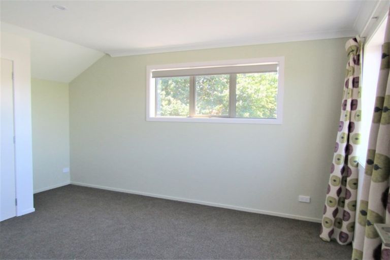 Photo of property in 2 Yeats Grove, Trentham, Upper Hutt, 5018