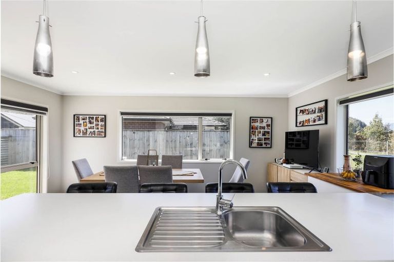 Photo of property in 4 Cory Jane Grove, Riverstone Terraces, Upper Hutt, 5018