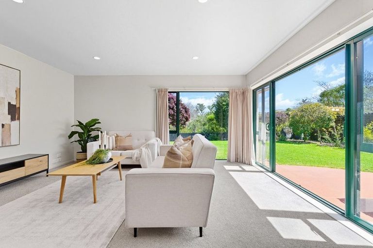 Photo of property in 52 Kath Hopper Drive, Orewa, 0931