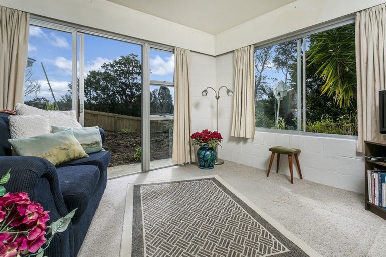 Photo of property in 13 Morriggia Place, Bayview, Auckland, 0629