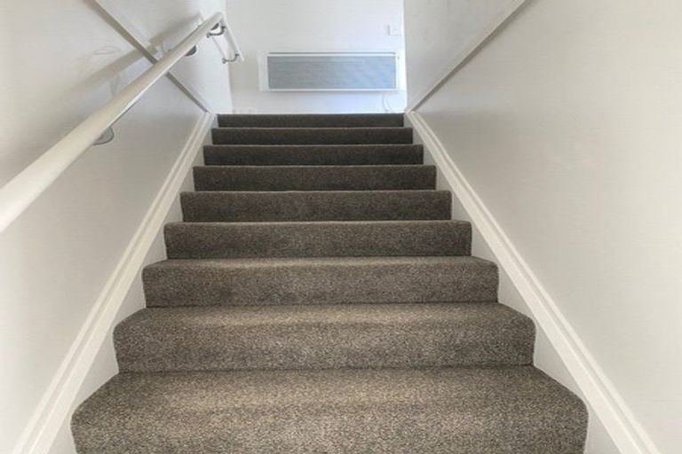 Photo of property in 1 Kaneke Place, Glen Eden, Auckland, 0602