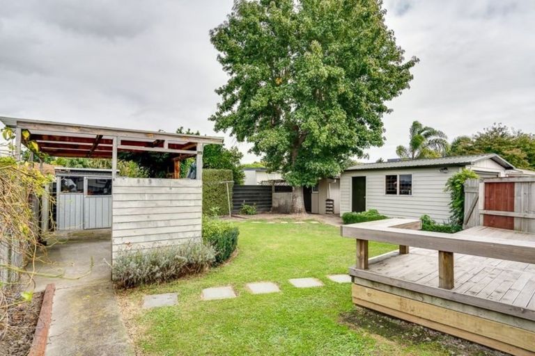 Photo of property in 221 Tudor Avenue, Mayfair, Hastings, 4122