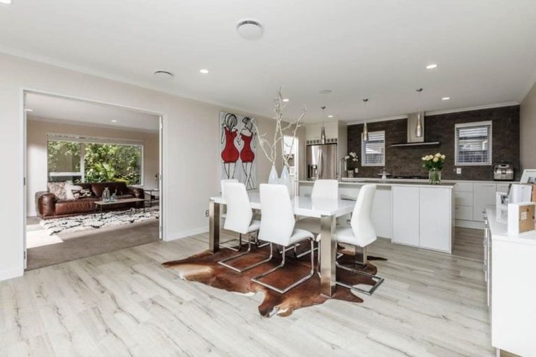 Photo of property in 22 Syd Grant Crescent, Orewa, 0931