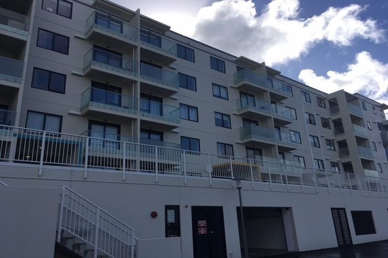 Photo of property in Apollo Apartments, 201/46 Rosedale Road, Rosedale, Auckland, 0632