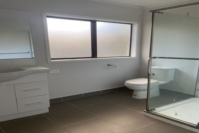 Photo of property in 15a Northall Road, New Lynn, Auckland, 0600