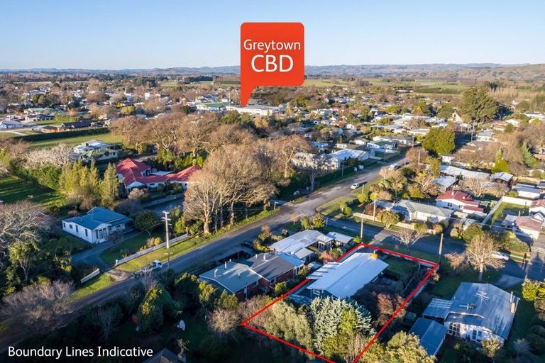 Photo of property in 2 Kempton Street, Greytown, 5712