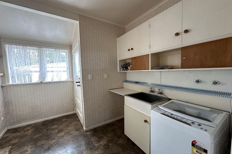 Photo of property in 72 Queenwood Road, Levin, 5510