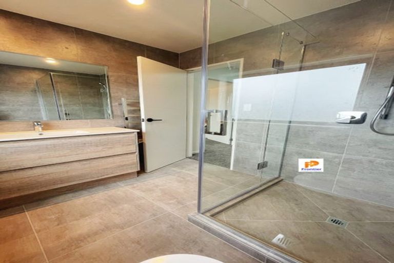 Photo of property in 44 William Souter Street, Forrest Hill, Auckland, 0620