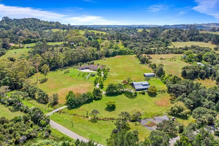 Photo of property in 100 Kauri Crescent, Waimauku, Kumeu, 0891