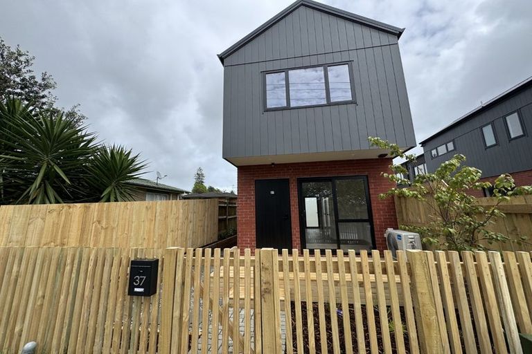 Photo of property in 37 Crawford Avenue, Mangere Bridge, Auckland, 2022