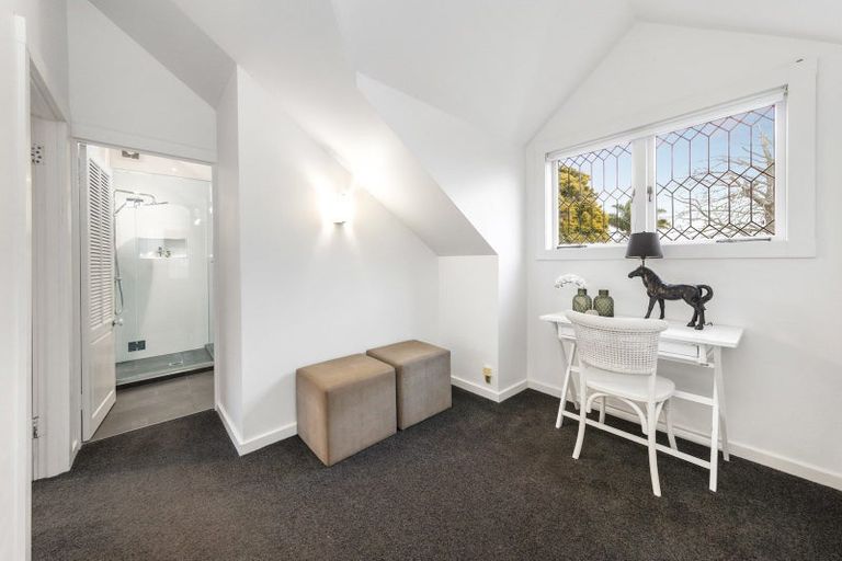 Photo of property in 106 St Heliers Road, Saint Heliers, Auckland, 1071