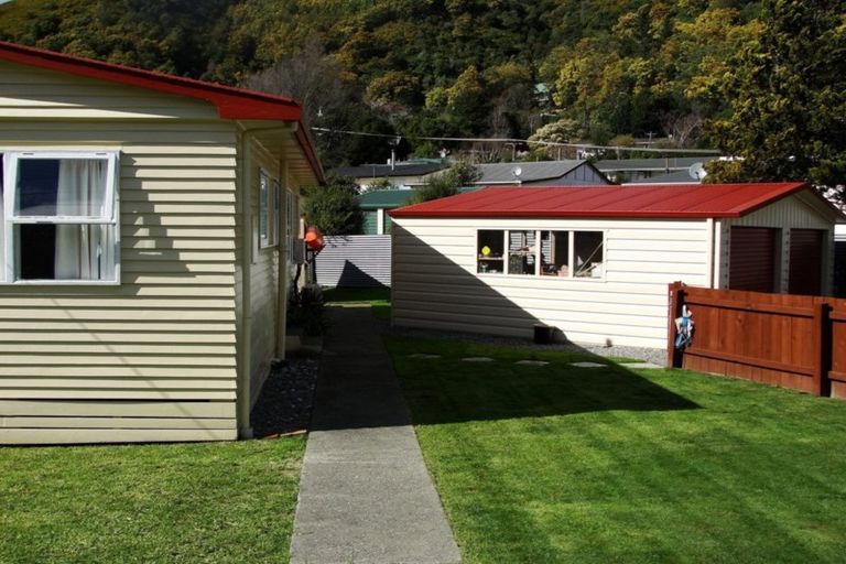 Photo of property in 48 Wairau Road, Picton, 7220