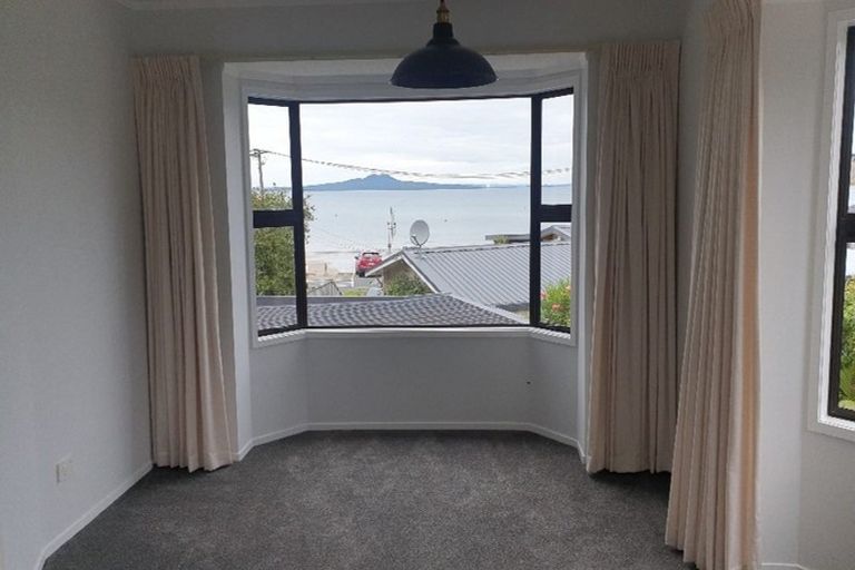 Photo of property in 2/30 Manly Esplanade, Browns Bay, Auckland, 0630