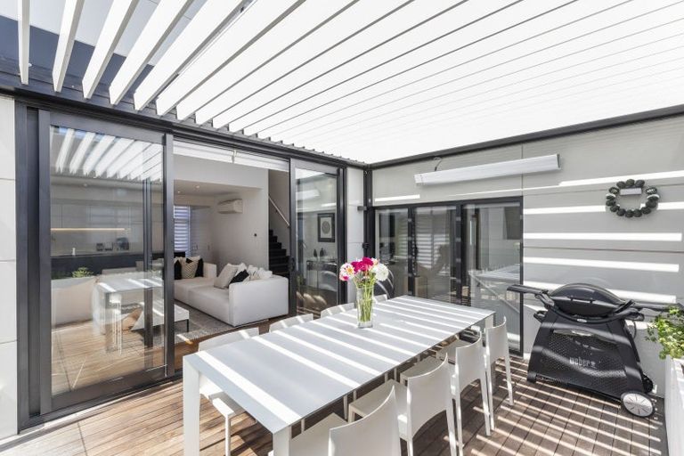 Photo of property in 26a Peterborough Street, Christchurch Central, Christchurch, 8013